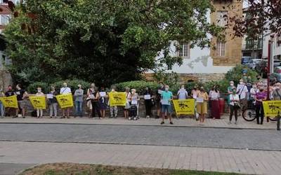 Moriako kanpamenduetako egoera salatu dute