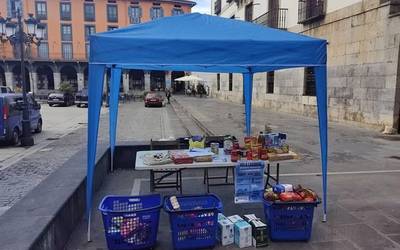 Krisiaren Seme-alabak Sare Sozialistako kideek berriz ekin diote oinarrizko produktu eta elikagaiak biltzeari