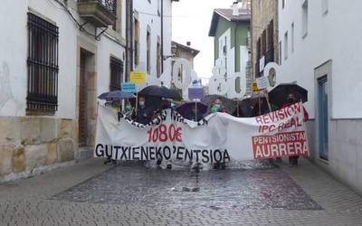 Pentsio duinen aldeko manifestazioa Altsasun