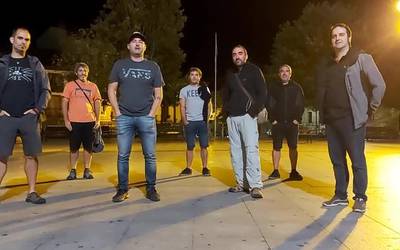 Sei Pistols & Trabuko bat: "Kantu afaririk ez, baina kantuan egiteko edozein aitzakia da ona"