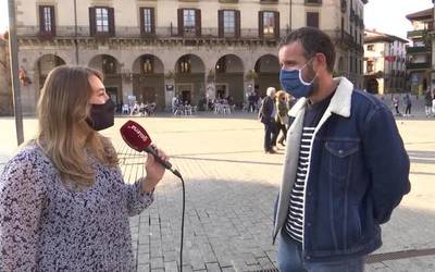 'Begi bistan', argazkiz eta bertsoz jantzitako erakusketa