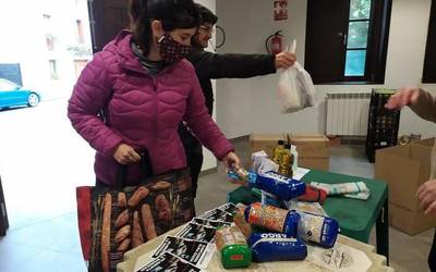 Amurrio eta Aiara ere batu dira Moriako errefuxiatuak laguntzeko janari bilketara