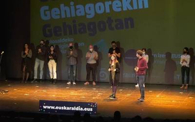 Euskararen alde lanean aritu direnen lorpenak ospatu dituzte Galtzaundik antolatutako "Gehiago, gehiagorekin, gehiagotan" ekitaldian