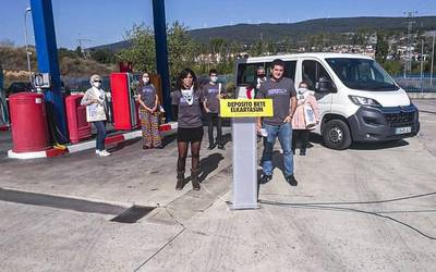 Euskal presoen senideek egiten dituzten kilometroak erosteko ekimen bat martxan
