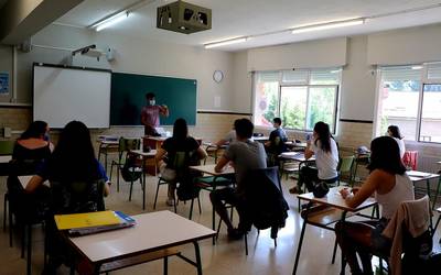 Institutuko bi ikasgela konfinatuta daude bi ikaslek positibo eman ostean