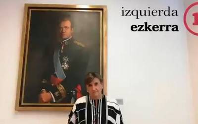 Parlamentuak uko egin dio Errege emerituari Nafarroako urrezko domina kentzeari