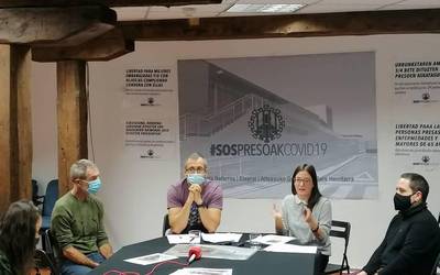Administrazioaren kudeaketa "ezin okerragoa" izan dela salatu du #SOSpresoakCOVID19-k