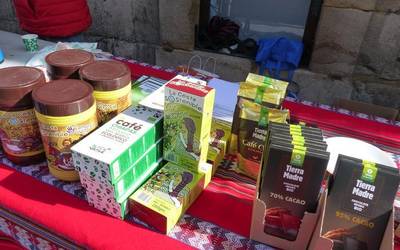 Txokolatea eta kafea ere dastagarri Seber Altubeko azokan