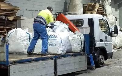 Sanfilippo Sindromea dutenei laguntzeko tona eta erdi tapoi jaso dute