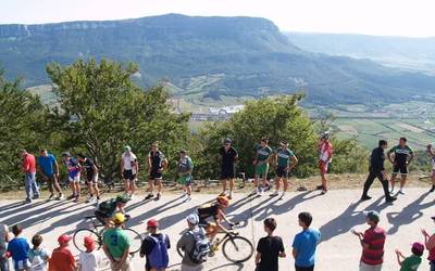 'La Vuelta' etxetik ikusteko deia