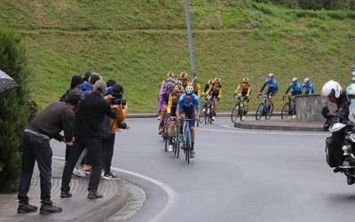 Espainiako Vueltako lehen etapa Azkoititik igaro da