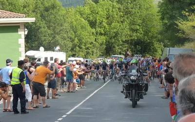 Errepidea itxiko dute Oñatin gaur, martitzena, Espainiako Vuelta pasatzeko