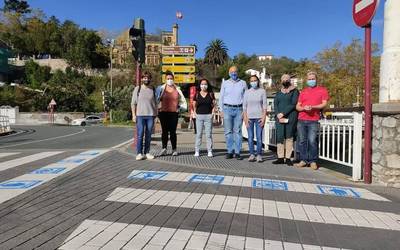 Autismoa duten haurren autonomia sustatzeko piktogramak margotu dituzte zebrabideetan