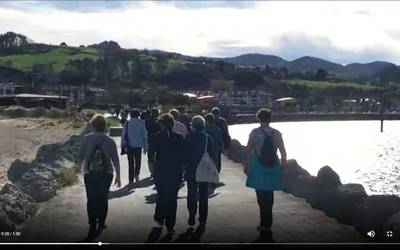 Bideoa: Pasealeku eta parkeetara atera da jendea