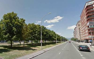85 urteko gizon batek bikotekide ohia sastakatu du Lakua auzoan