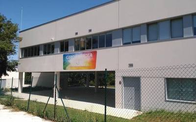Trokonizko Waldorf ikastetxea itxi dute Covid-19aren baheketa egin bitartean