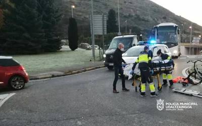 Bi txirrindulari harrapatu zituzten atzo bi autok