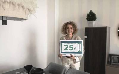 Denok bat giltzariaren erabiltzaileen artean erosketa txartelak zozketatu dituzte