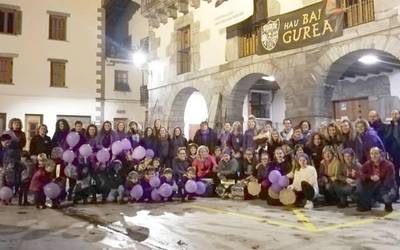 Azaroaren 25ean Goizueta morez janzteko deia egin dute