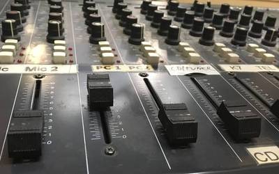 78 eskaera aurkeztu dira irrati analogiko eta digitalaren lehiaketetan