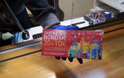 Astelehenean jarriko dituzte salgai Gabonetako bonuak