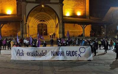 [ARGAZKI GALERIA]: Indarkeria matxistaren aurkako oihu bateratua Durangaldean