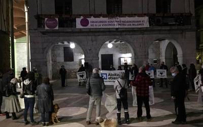 Alaitz Aramendi euskal preso politikoaren etxeratzea exijitu zuten atzo