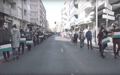 CAF enpresak Palestinan eraiki behar duen trenaren aurka mobilizatu dira Gasteizen