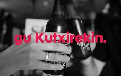 'Gu Kutxirekin', tabernari eta auzokideen arteko elkartasunaren bideoklipa