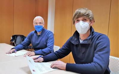 Zumaienak eta udalak hitzarmena sinatu dute, ikastetxeko instalazioen erabilera ahalbidetzeko