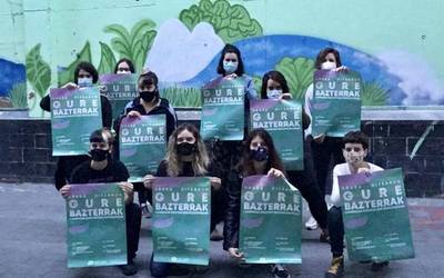 Topaketa feministei begira "motorrak berotuko" ditu Arrasateko Bilgune Feministak