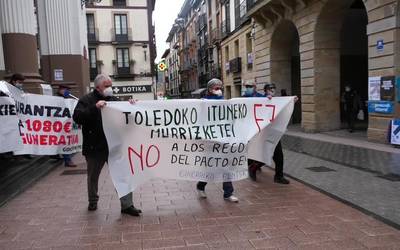 Goierriko pentsiodunek manifestazio bat burutu zuten ordizian Toledoko Itunaren murrizketen aurka