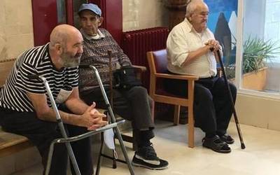 Normaltasunera itzultzen ari dira Lesakako Andra Mari Zahar Etxean