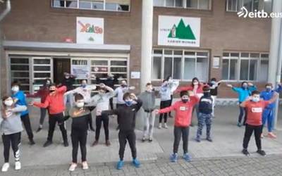 Xabier Munibe ikastolako kideek ere bat egin dute EITB Maratoiarekin
