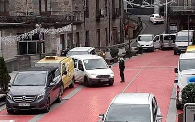 Zubi Nagusian aparkatzea debekatuta dago