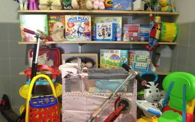 Beharra duten familien artean banatuko ditu jostailuak Herrio natur taldeak