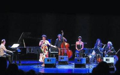'Laboa jazz sextet' emanaldirako sarrerak zozkatuko ditugu bazkideen artean