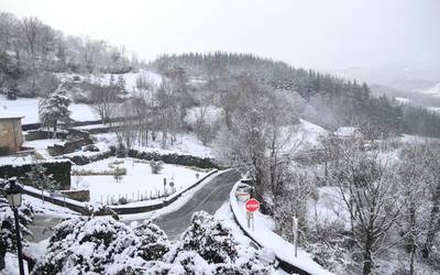 Arantzazuko, Elosuko eta Pagatzako errepideak itxita daude
