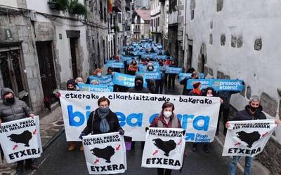 Euskal presoen alde, mobilizazio jendetsuak egin dituzte eskualdeko hainbat herritan