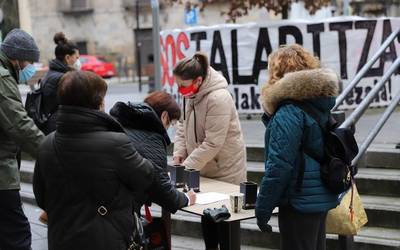 Sinadura bilketa jarri dute martxan Arrasateko ostalariek