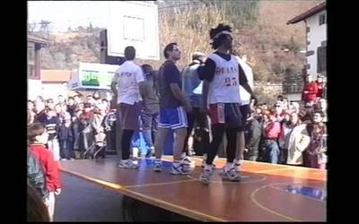 2002ko Inauterietako Igandeko karrozen desfilea Sunbillan
