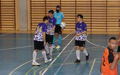 Mondratek jipoia eman dio Arcadari (9-0)