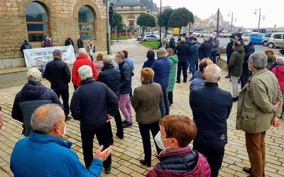 Pentsio publikoen eta osasungintza eta zaintza duinen alde kalera atera dira