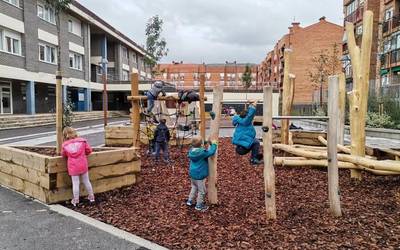 Herri Eskolako patioa irekita egongo da aurrerantzean eskola ordutegitik kanpo