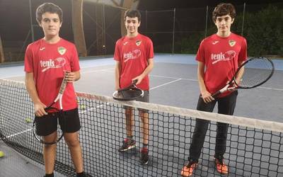 Entrenatzeaz gain, txapelketekin hasteko gogotsu daude tenis jokalariak