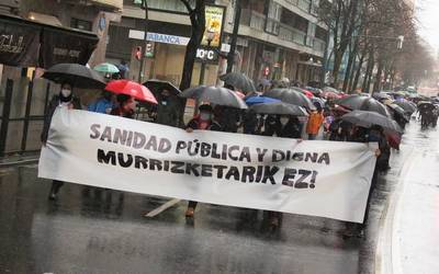 Osasun zentroetan izandako murrizketak salatzeko manifestazioa egin da Bilbon