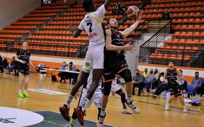 Juaristi ISBk lidertza sendotu du Enerdrink Udea Algeciras taldeari 76 eta 70 irabazita