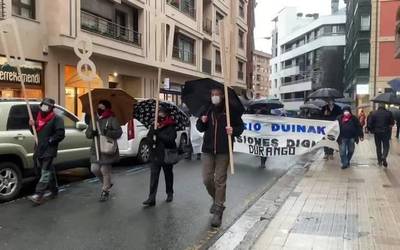 Pentsiodunen manifestazioak zapatu eguerdian Durangon, Elorrion eta Zornotzan