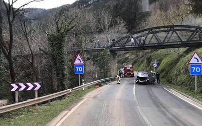 Auto batek istripua izan du Azkoitia eta Zumarraga arteko errepidean