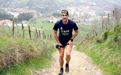 Hamalau ordu eta 50 minutuan gauzatu du Juanan Martinek mendiko zazpi maratoi erdi astebetean egiteko erronka